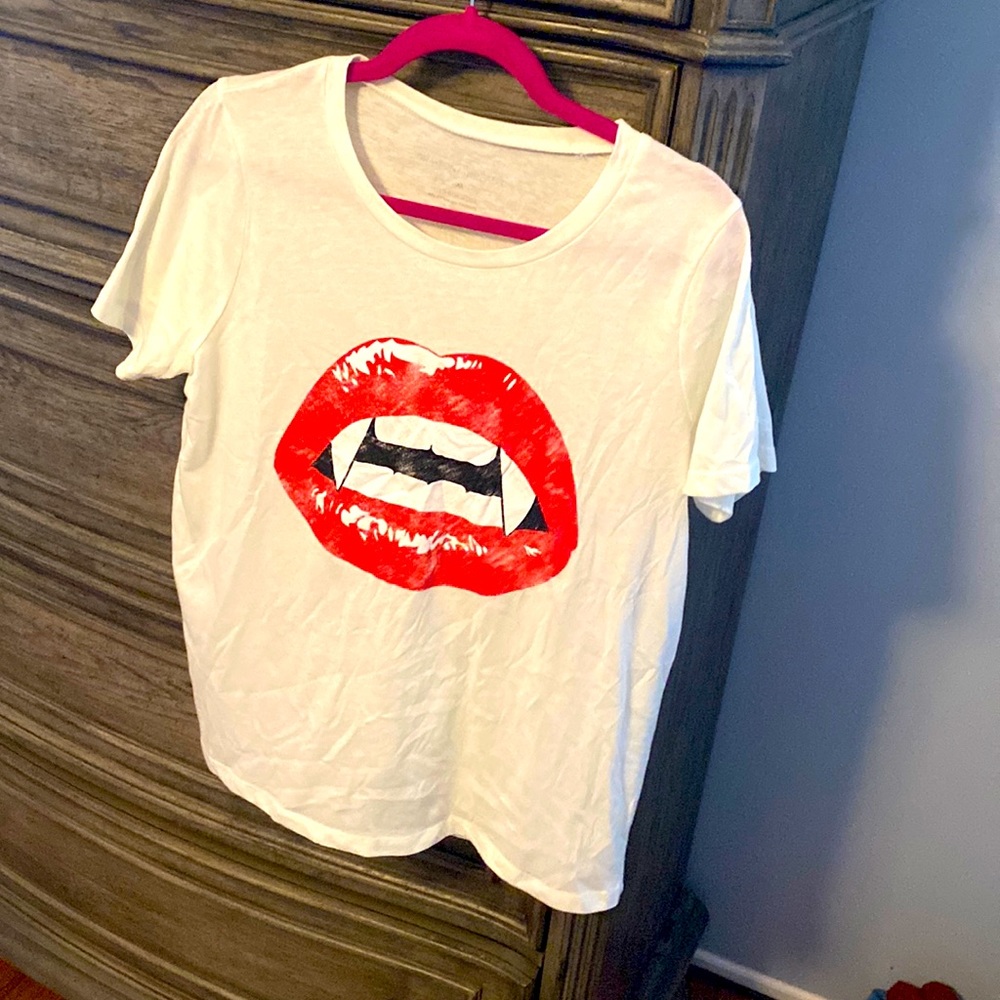 Brand new Halloween shirt size is xxl